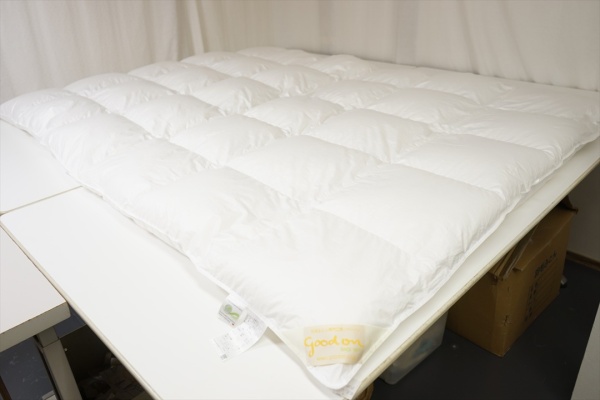 今回も再度の最高品質ポーランド産「ファイネスト」マザーグースダウンの羽毛布団をご注文いただきました。画像