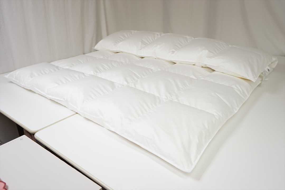 側生地が80番手平織の羽毛布団